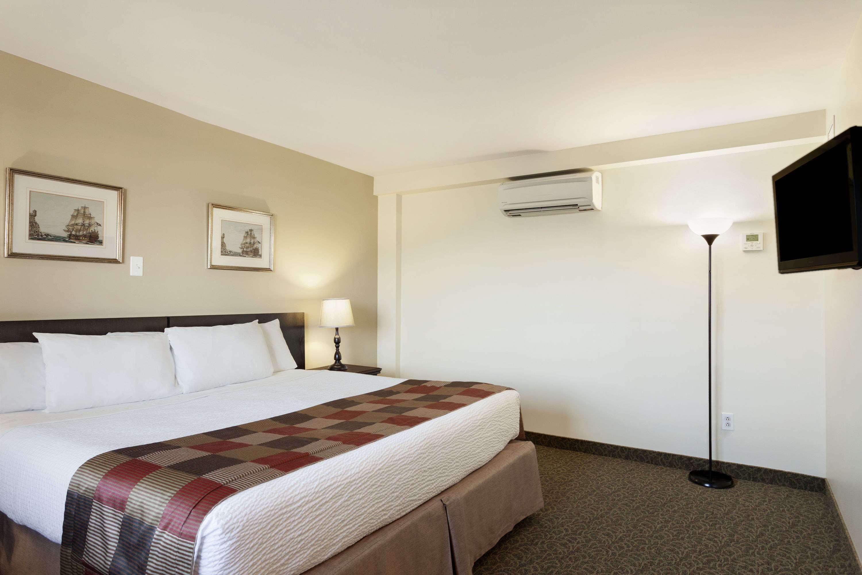 Days Inn By Wyndham Montreal East Экстерьер фото