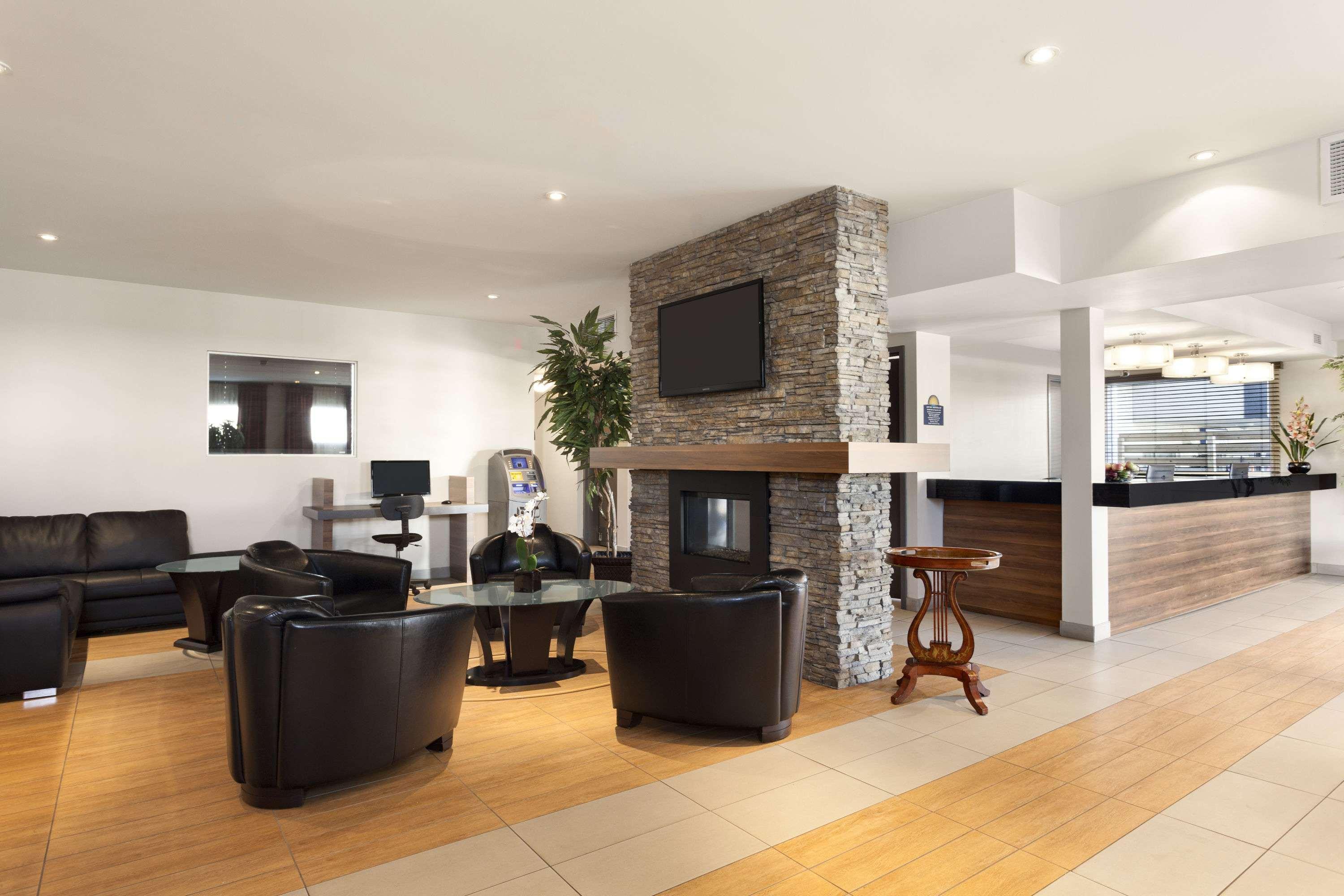 Days Inn By Wyndham Montreal East Экстерьер фото