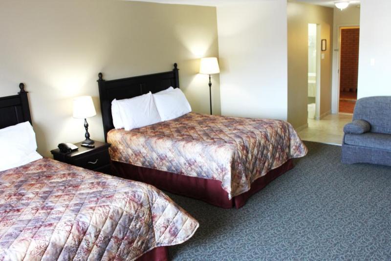 Days Inn By Wyndham Montreal East Экстерьер фото