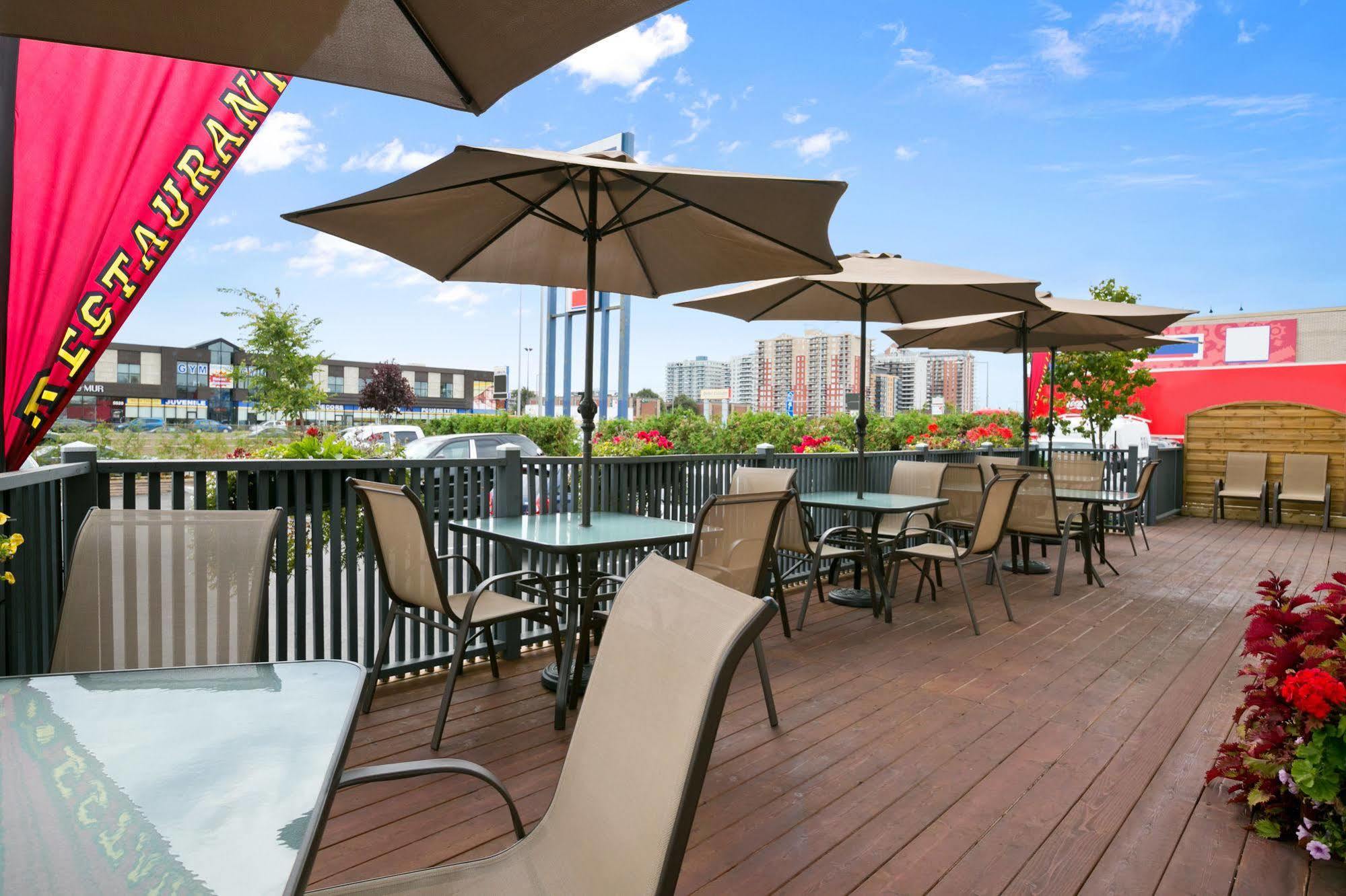 Days Inn By Wyndham Montreal East Экстерьер фото